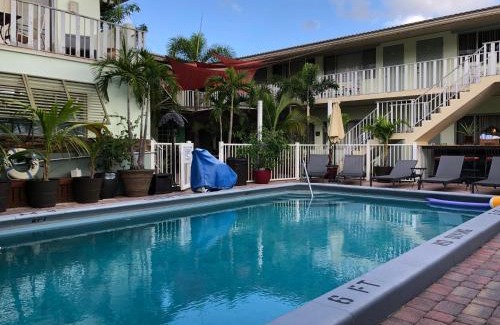 Lake Ridge Hotel | The Big Coconut Guesthouse - Gay Men's Resort