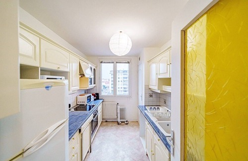Les Poulettes Apartment | The Billon-Spacious 8 people balcony-Metro Gratte Ciel