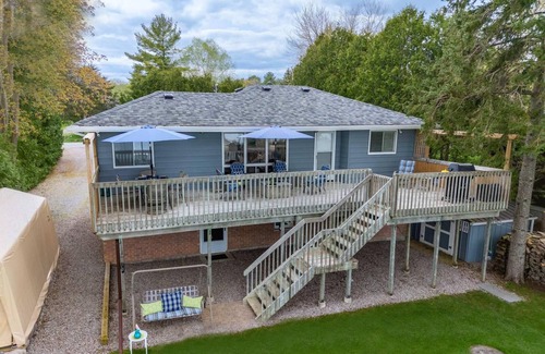 Bobcaygeon Cottage | The Birds Nest | Lakefront Retreat on Pigeon Lake