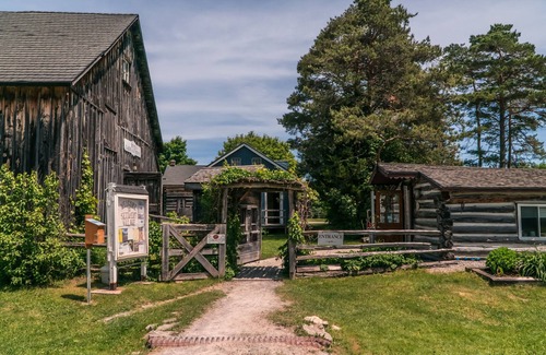 Bobcaygeon Cottage | The Birds Nest | Lakefront Retreat on Pigeon Lake