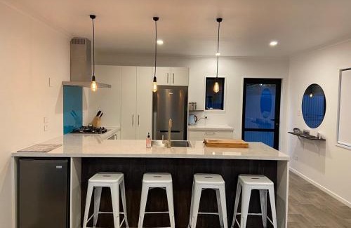 Hokitika House | The Black Bach on Bealey