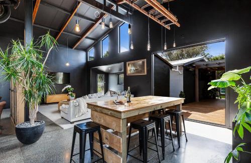 Kumeu House | The Black Barn