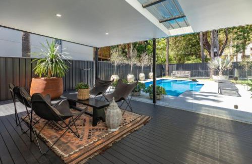Elizabeth Beach House | The Black Beach House