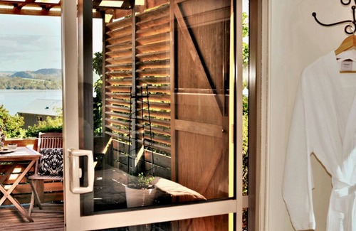 Mahurangi East House | The Black Box Studio - Scotts Landing Holiday Studio