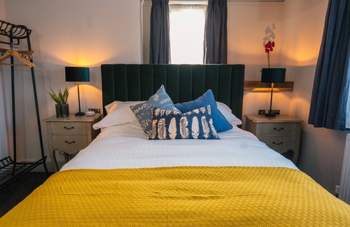 Headington House | The Black Boy