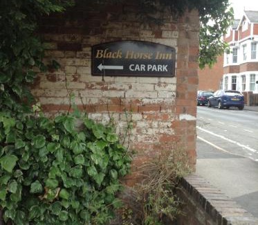 Warwick Hotel | The Black Horse Inn