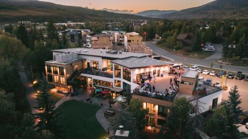 Silverthorne Hotel | The Block Hotel & Commons