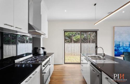 Cowes House | The Block Retreat 5 Bedrooms