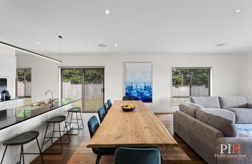 Cowes House | The Block Retreat 5 Bedrooms