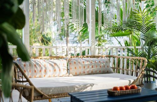 Downtown Orlando House | The Blue Bungalow - Peaceful, Porch, Hot Tub, Downtown