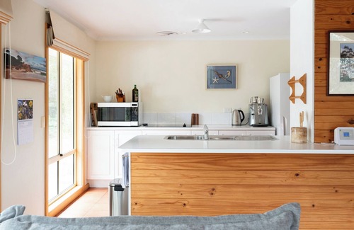 Binalong Bay House | The Blue Bush Shack in Binalong Bay