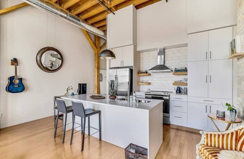Fifth Ward Apartment | The Blue Goat | side by side vintage feel apts