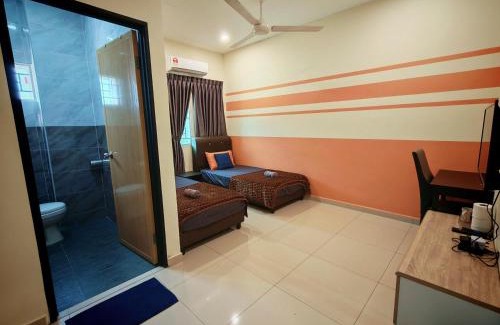 Asam Kumbang House | The Blue Guest House, WiFi, Free Parking, Aulong