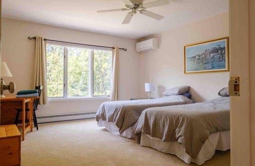 Maplecrest House | The Blue Hill House at Windham