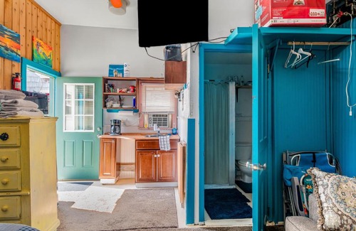 Ocean Beach Hotel | The Blue Parrot Guest House