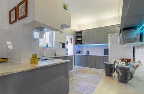 Praia da Rocha House | The Blue Villa in the Algarve: 50 m from the beach and Ocean, Praia da Rocha