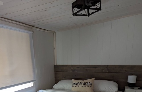 Winnipeg Beach Cottage | The Bluebell Hideaway; 4 Bedroom Cozy Cottage, 5 min walk to beach!