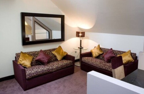 Neath Hotel | The Bluebell Hotel
