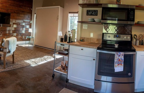 South Manchaca House | The Blueberry Cottage in South Austin
