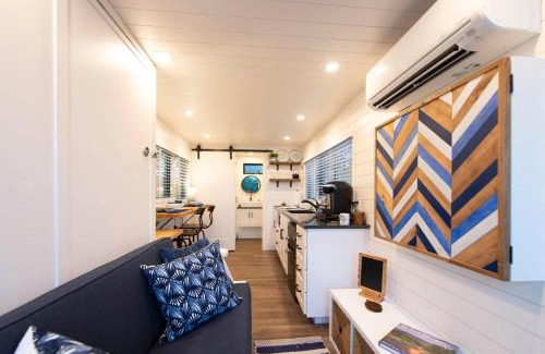 Waco House | The Bluebonnet-Tiny Container Home Country Setting 12 min to Downtown