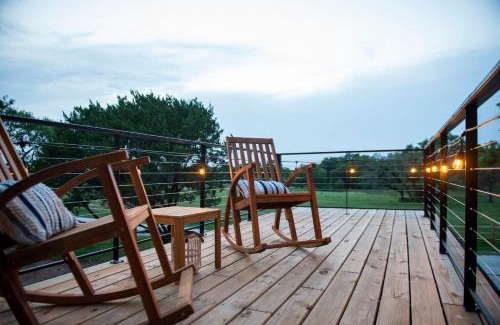 Waco House | The Bluebonnet-Tiny Container Home Country Setting 12 min to Downtown
