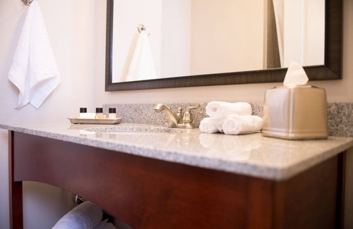Manhattan Hotel | The Bluemont Hotel