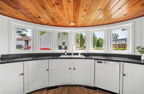 Pewaukee House | The Boat House on Pewaukee Lake| Location, Comfort, Experience