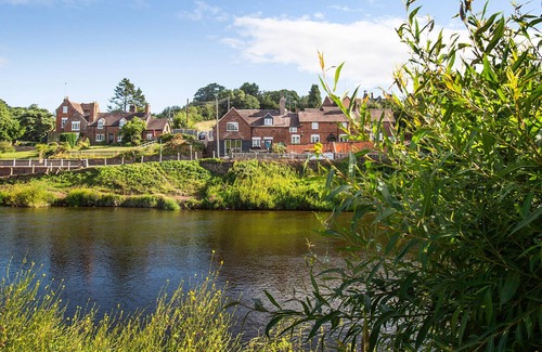 Upper Arley Cottage | THE BOAT HOUSE, pet friendly, with a garden in Upper Arley