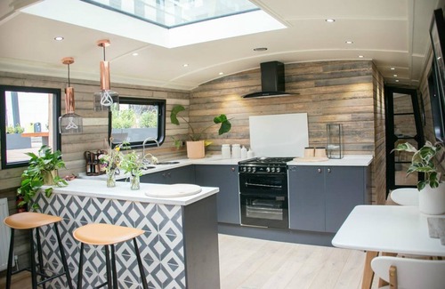 Paddington Boat Rental | The Boathouse London