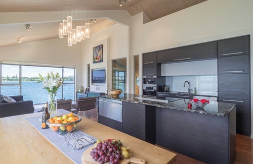 Tauranga House | The Boatshed - Tauranga City's tranquil hideaway