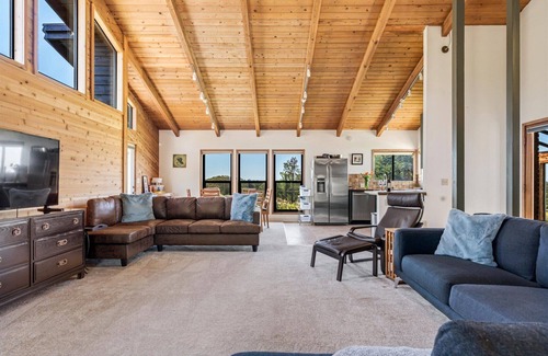 Salmon Creek House | The Bodega House~Enchanting Seaside Retreat! Beach & Pastures!WiFi/Yard Games