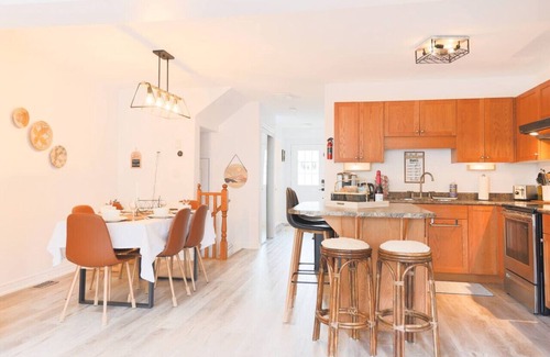Thorold House | The Boho Bliss - Stylish 5BR Stay Near Niagara Falls & NOTL!