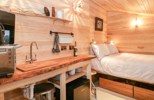 East Horrington Cottage | THE BOLT HOLE, pet friendly, with open fire in Shepton Mallet