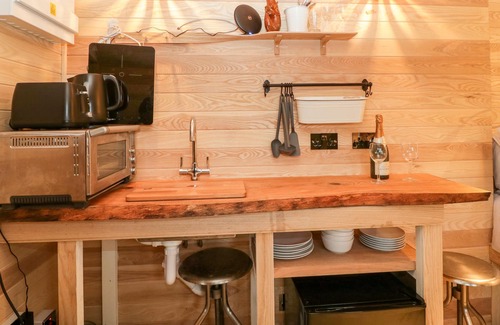 East Horrington Cottage | THE BOLT HOLE, pet friendly, with open fire in Shepton Mallet