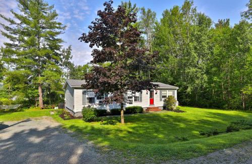 Crystal Beach House | The Bomoseen Bungalow - Vermont Lake House Close to Ski Resorts! Private dock, ski rental ticket deals