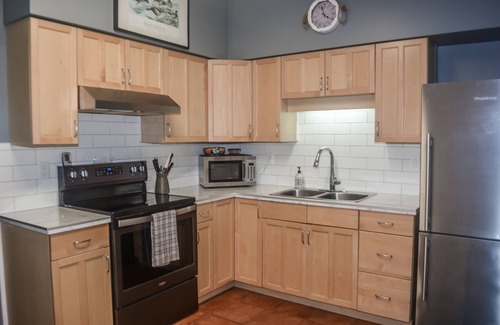 Regional District of Nanaimo House | The Brant Suite