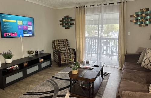 Cumberland Apartment | The Brave's 1st Base 2BD-2BTH, Free PRK, 5 min walk to Truist Park & The Roxy