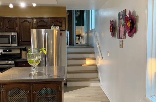 Wood Dale House | The Breathtaking Gallery, 2be/2ba, pet friendly, near O’Hare