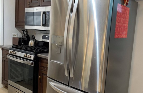 Wood Dale House | The Breathtaking Gallery, 2be/2ba, pet friendly, near O’Hare