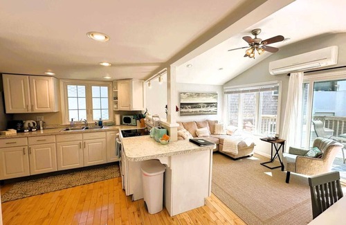 Eastham Cottage | The Breeze on Minister's Pond