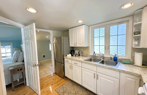 Eastham Cottage | The Breeze on Minister's Pond