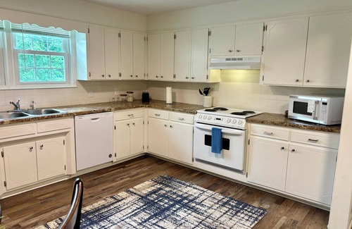 Boiling Springs House | The Brick Haven - Charming red brick retreat 3 Bdr home with gameroom & sunroom