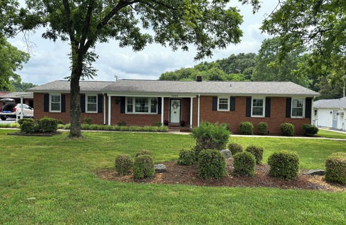 Boiling Springs House | The Brick Haven - Charming red brick retreat 3 Bdr home with gameroom & sunroom