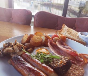 Wicklow Bed & Breakfast | The Bridge Tavern