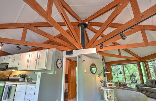Bristol House | The Bristol Tree House 2 br/2ba