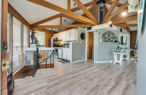 Bristol House | The Bristol Tree House 2 br/2ba