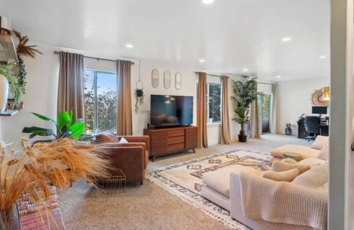 Eagle Mountain House | The Brown Mountain Home - Family & Pet Friendly