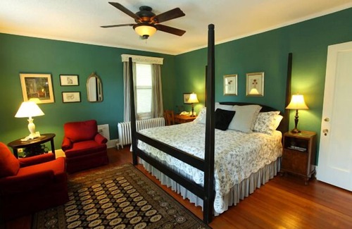 Mann Bed & Breakfast | The Brown Street Inn