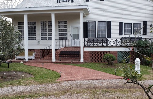 Monticello House | The Budd-Pafford House - The Exploration Suite