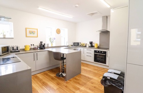 Deiniolen House | THE BULL INN, pet friendly, character holiday cottage in Deiniolen